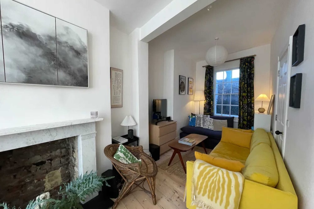Фото Beautiful 4 Bedroom Family Home in Clerkenwell