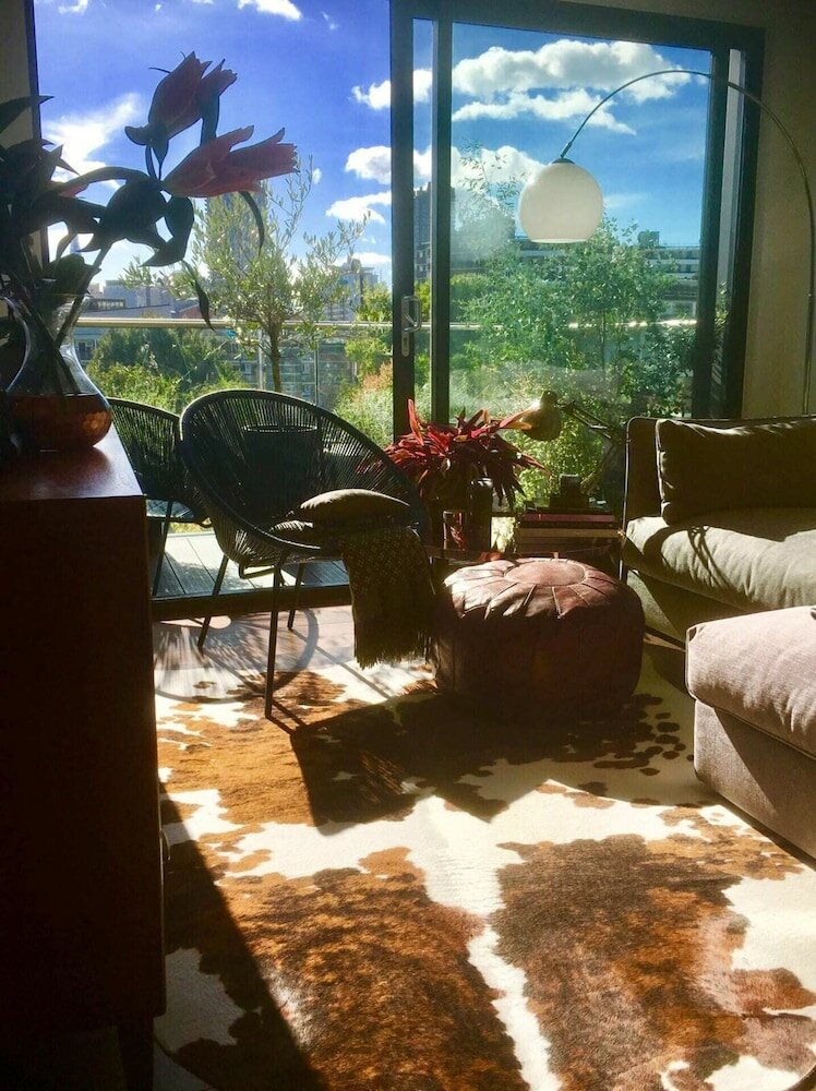 Фото Contemporary 1 Bedroom Flat With Stunning London View