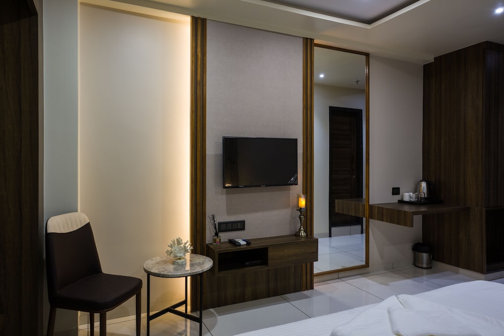 Фото Gnine, Surat