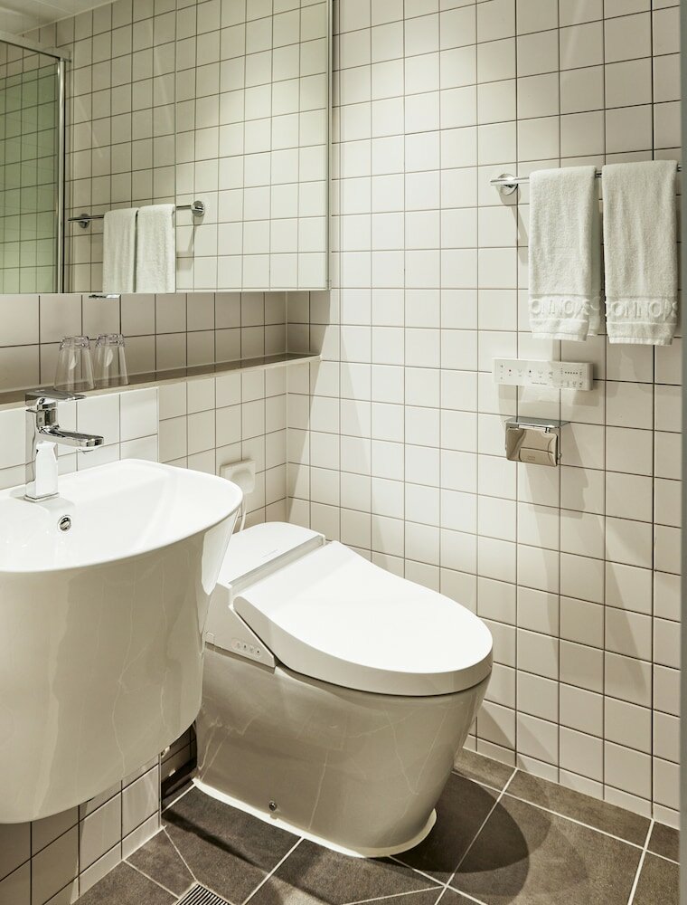 Фото The Connoisseur Residence Hotel