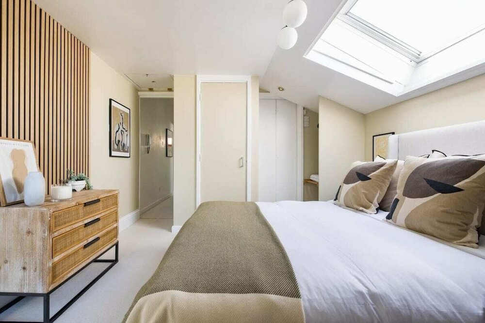 Фото The Shadwell Secret - Contemporary 4bdr House