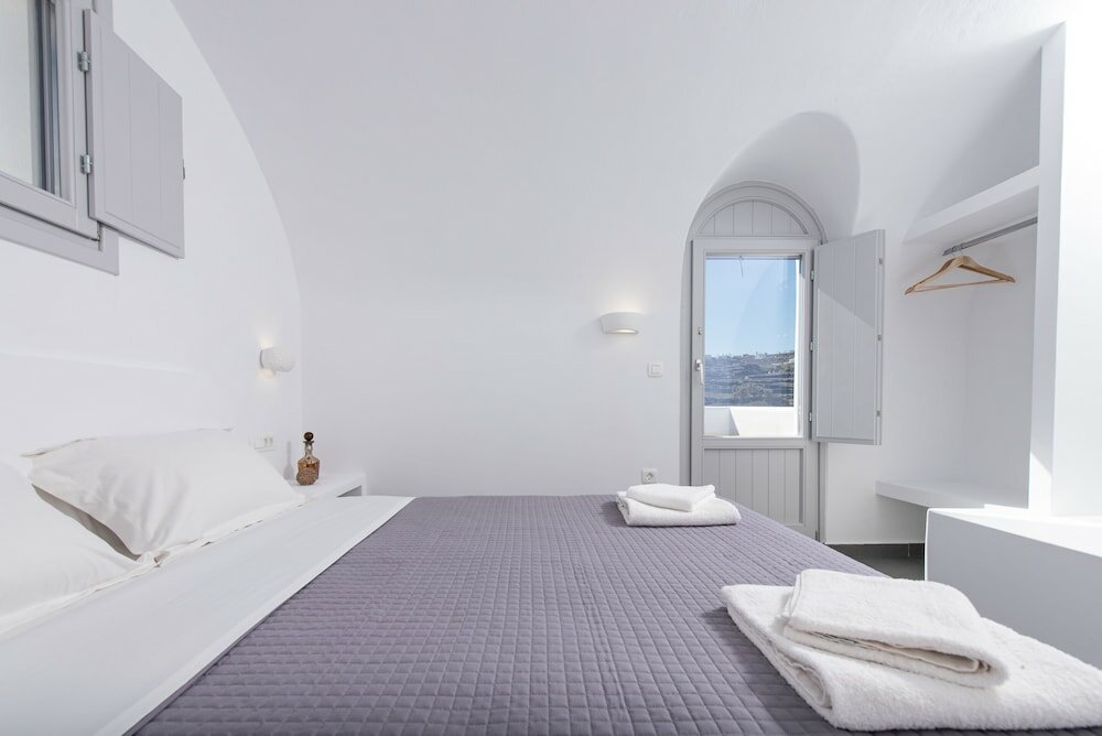 Фото Golden View Jacuzzi Suites