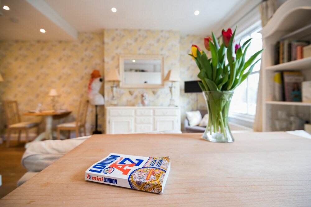 Фото Charming Chelsea Home by the River Thames