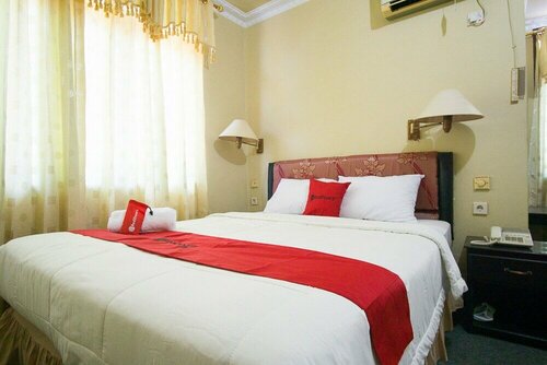 Гостиница RedDoorz Plus near Pelabuhan Bitung