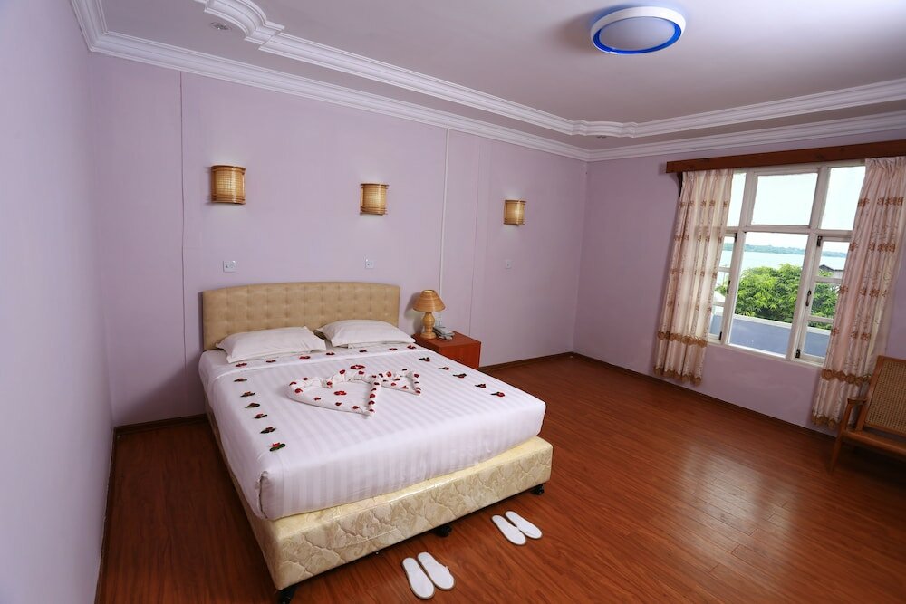 Фото The Floral Breeze Wun Zin Hotel