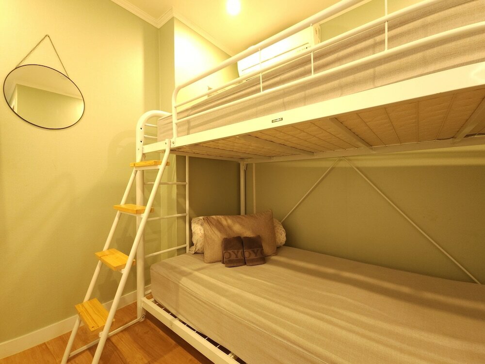 Фото Oyo Rooftop Hostel