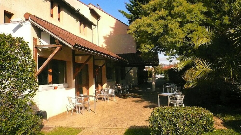 Фото Brit Hotel Confort Pau Lons