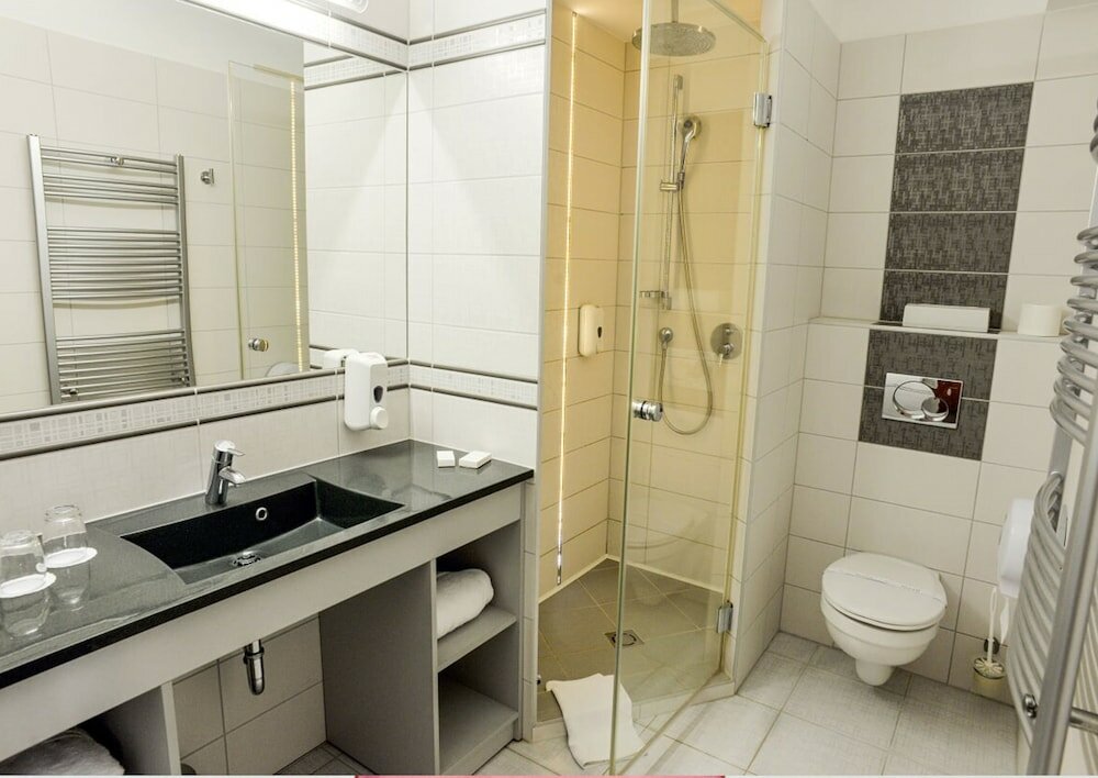 Фото Granada Konferencia Wellness Sport Hotel