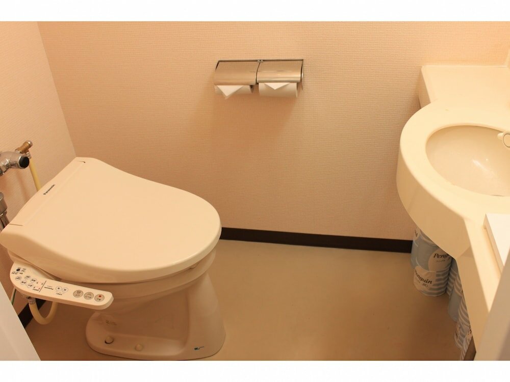 Фото T&k Hostel Kobe Sannomiya East