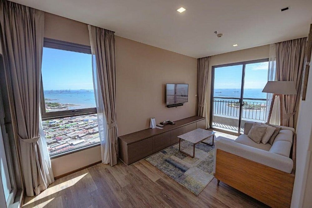 Фото Oakwood Hotel and Residence Sri Racha