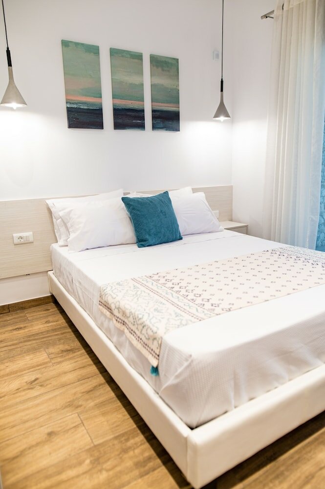 Фото Pebble Garden Blue Dahlia