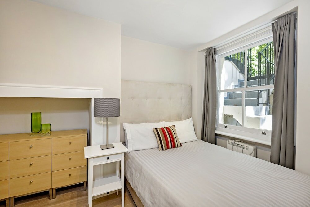 Фото The Sussex Garden Apartment