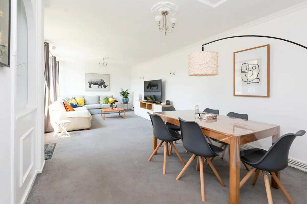 Фото Spacious & Welcoming 4bd House - Kennington