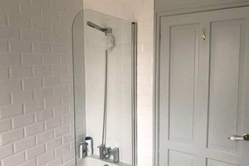 Фото Newly Refurbished 4 Bedroom House in East London