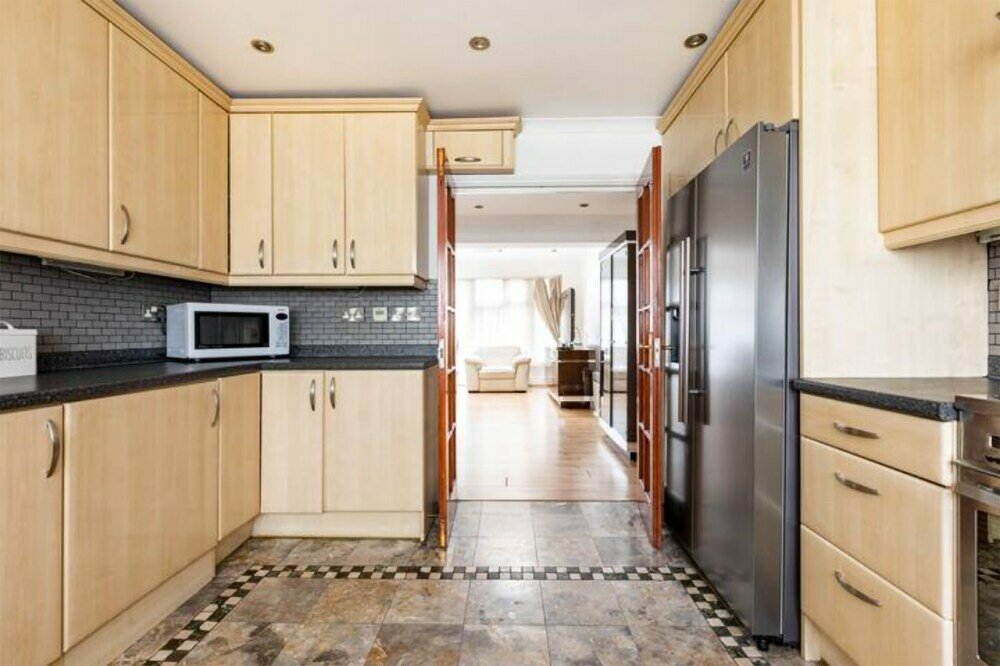 Фото Cosy 3 Bedroom House in Kingston