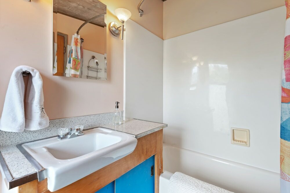 Фото Padaro Midcentury Beach & Garden