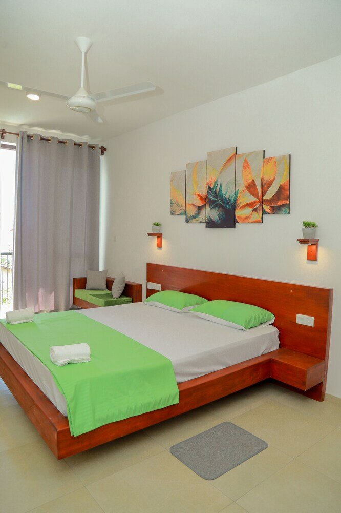 Фото Travellers Hotel Hikkaduwa