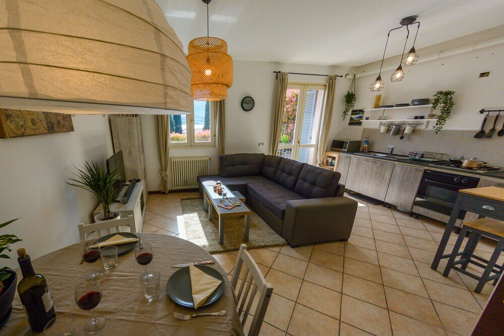 Фото Pianello Charming Lake View