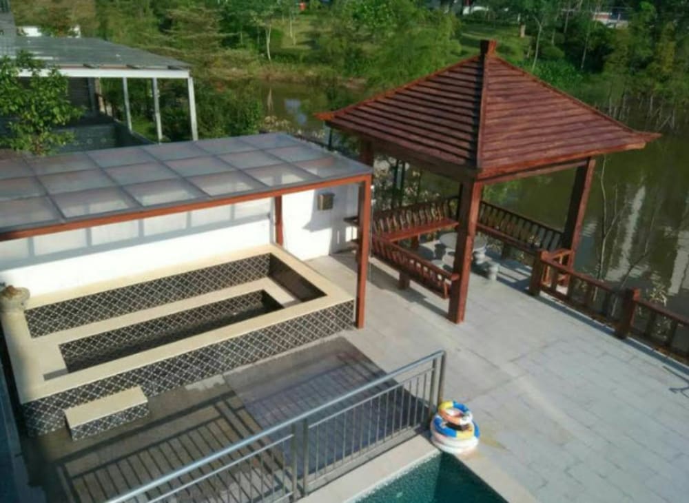 Фото Moon River Lake View Villa