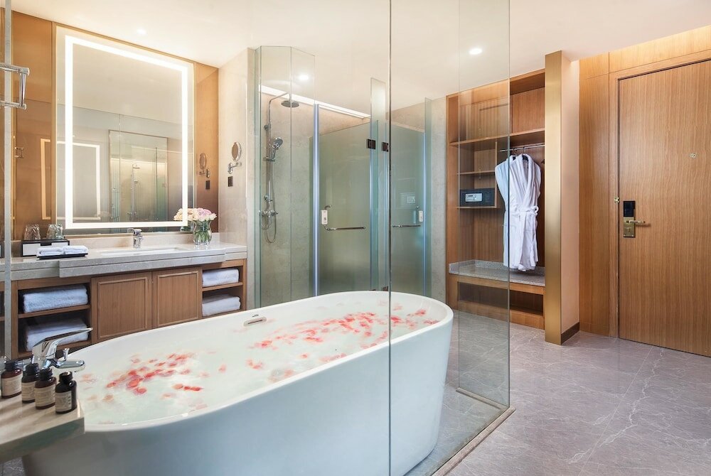 Фото Ramada Plaza Fuxian Lake