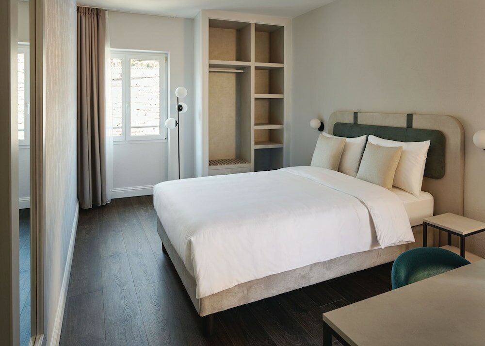 Фото Vista Lakefront Boutique Hotel