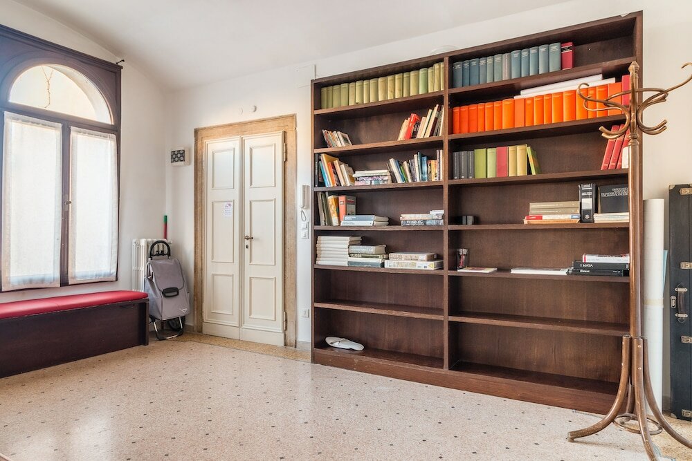 Фото Red House close to Accademia Bridge