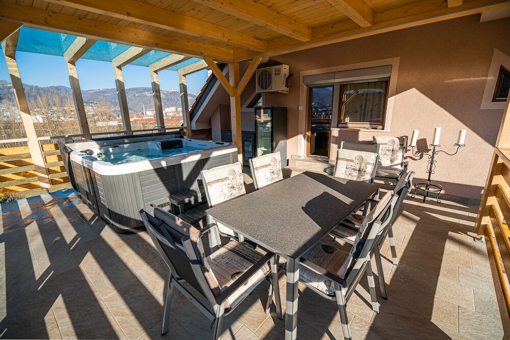 Фото Three Bedroom Apartment Ana With hot tub