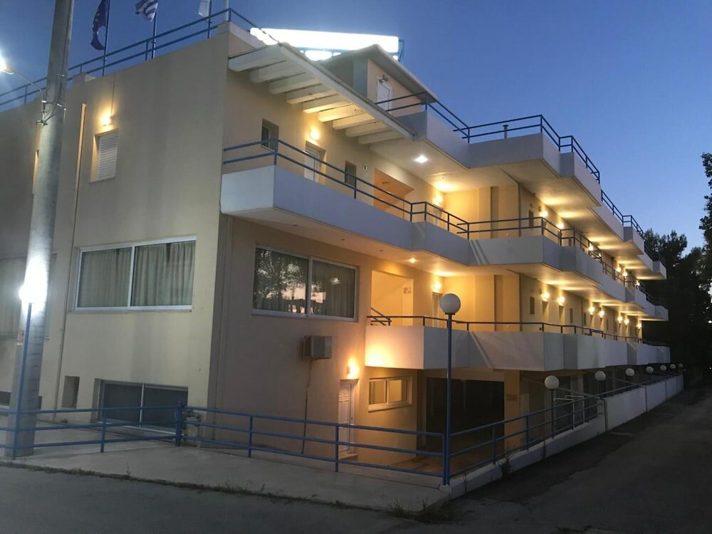 Фото Adonis Hotel