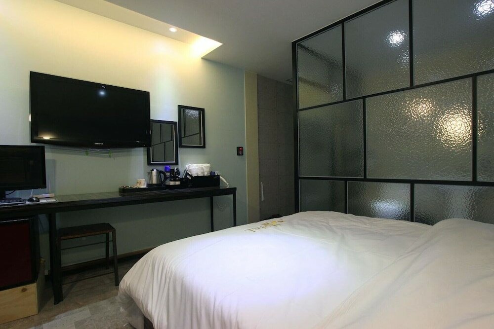 Фото Yeosu Hakdong Ja Self Check-in Motel