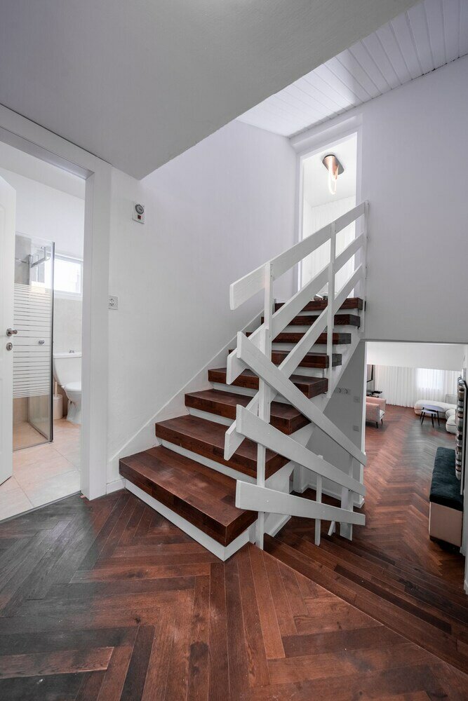 Фото Spacious 4bd House w Pool in Hezliya