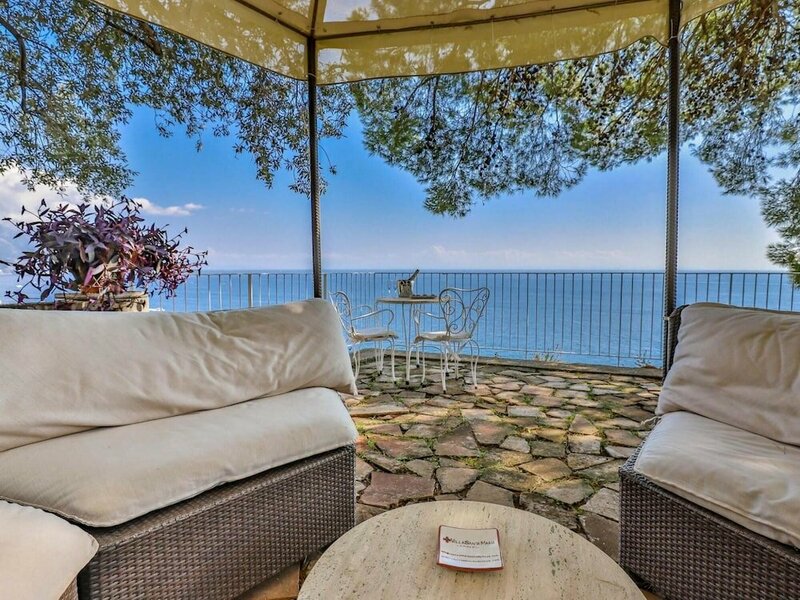 Жильё посуточно Luxury Room With sea View in Amalfi Id 3934