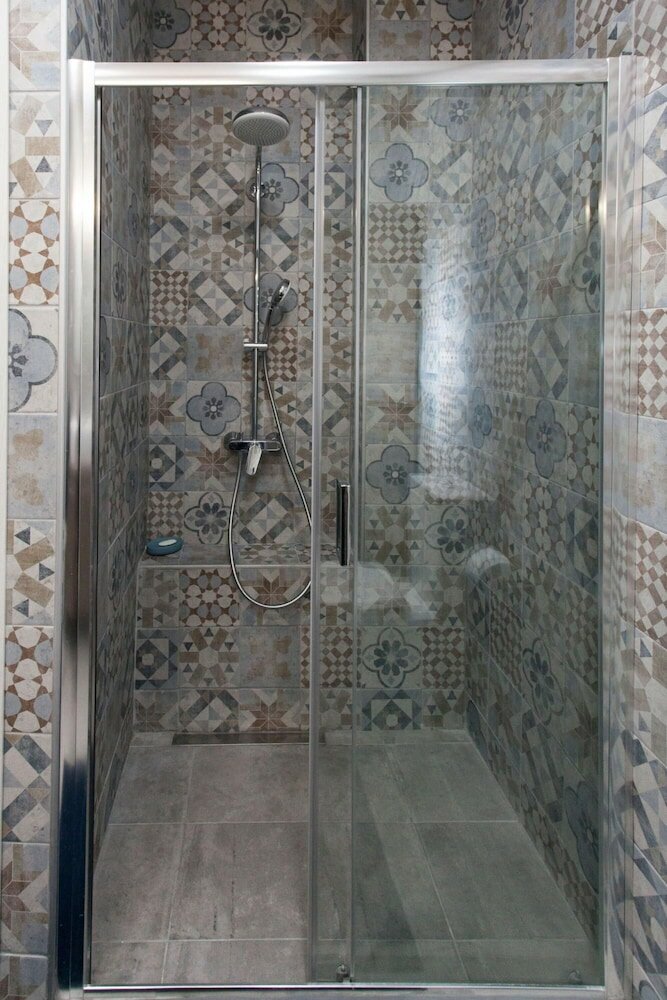 Фото Lovely 2 Bedroom apt in Metaxourgio Center