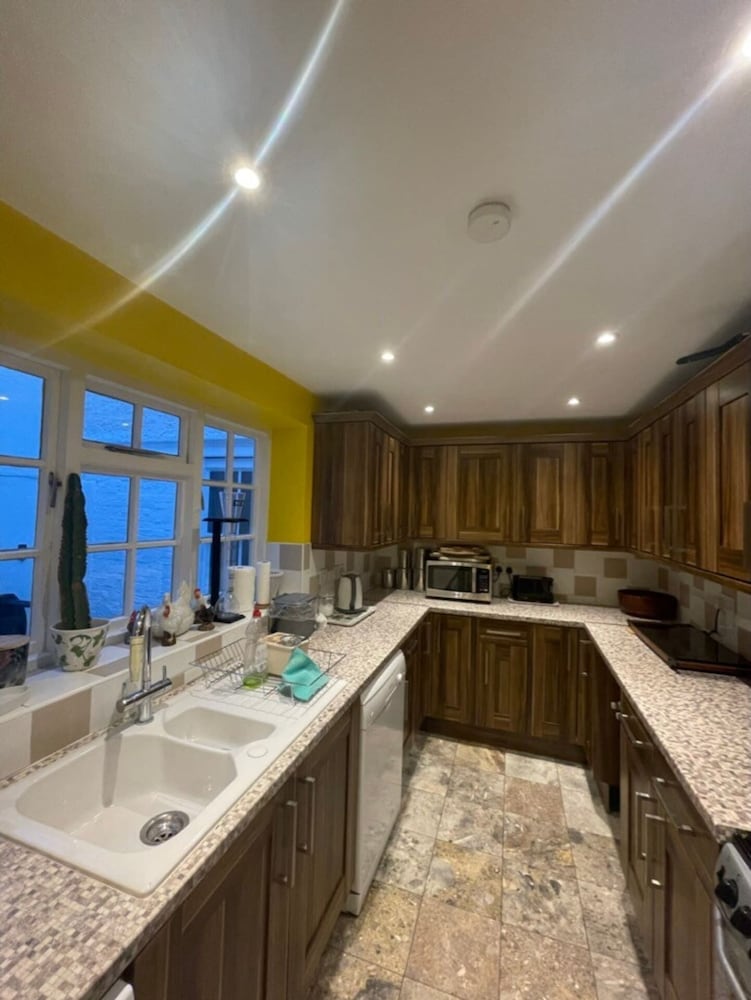 Фото Expansive 4bd Home- 15 min From Buckingham Palace!