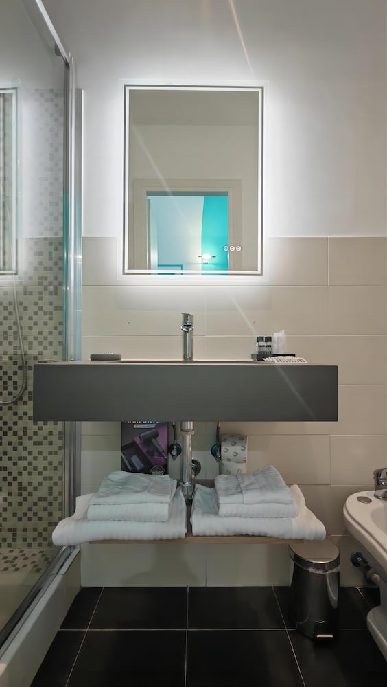 Фото The B Place Cola