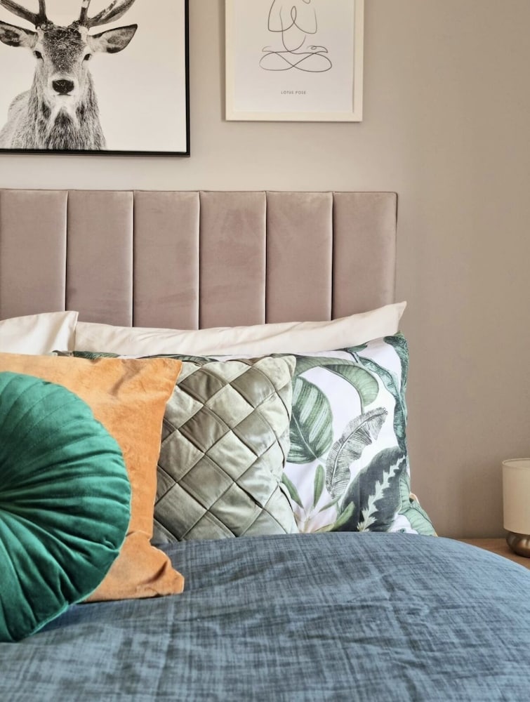 Фото Boutique 3-bed Home with Free Parking in Glasgow