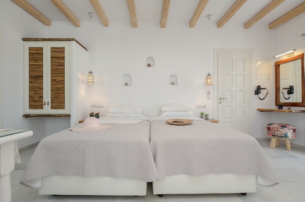 Фото Birikos Studios & Apartments