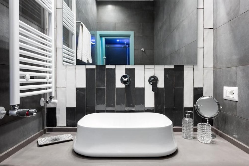 Фото Circle In The Square