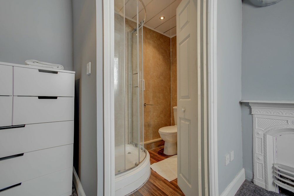 Фото Levenshulme Self-Catering Townhouse