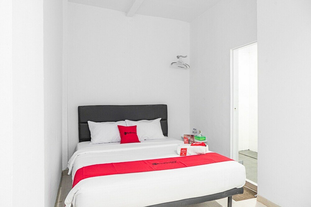 Фото RedDoorz near Pecenongan 2