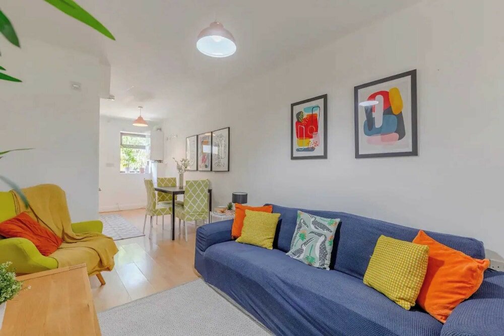 Фото Bright 2 Bedroom House in Kennington