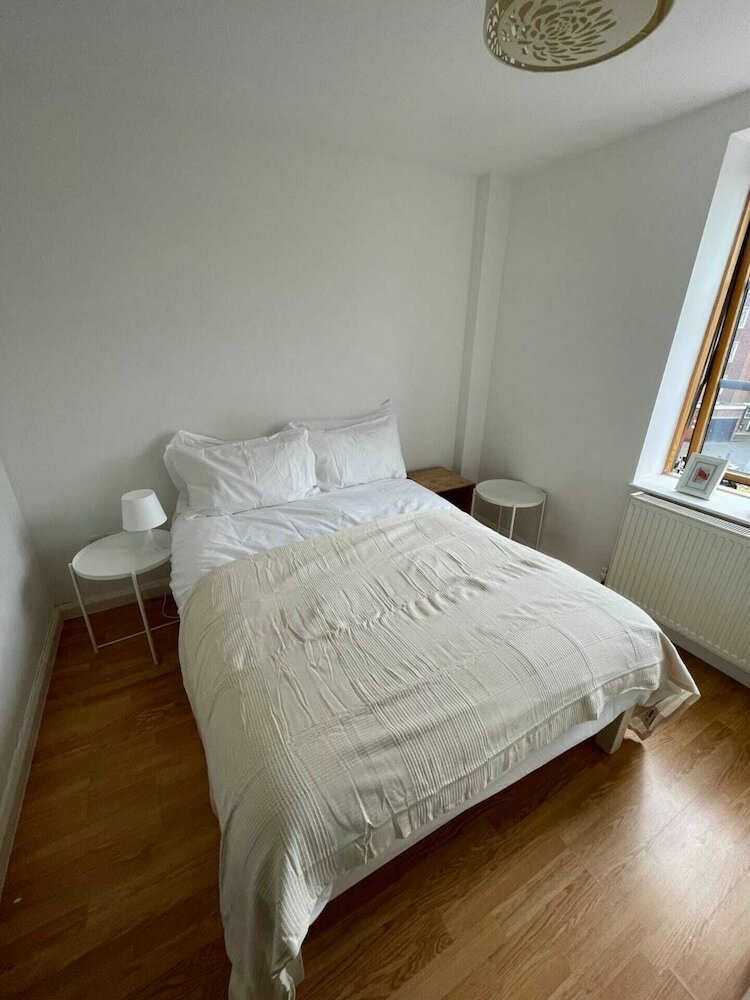 Фото Perfectly Located 1bd Flat by the Canal - Hackney