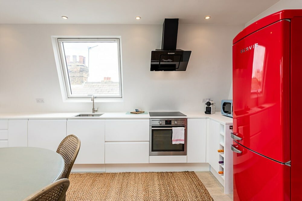 Фото Bright and Spacious Penthouse With Terrace