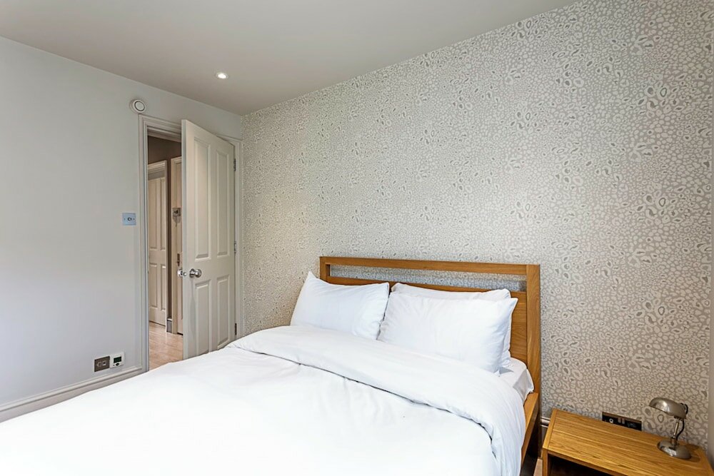 Фото Fulham Serenity: Your Charming 2-bed Retreat