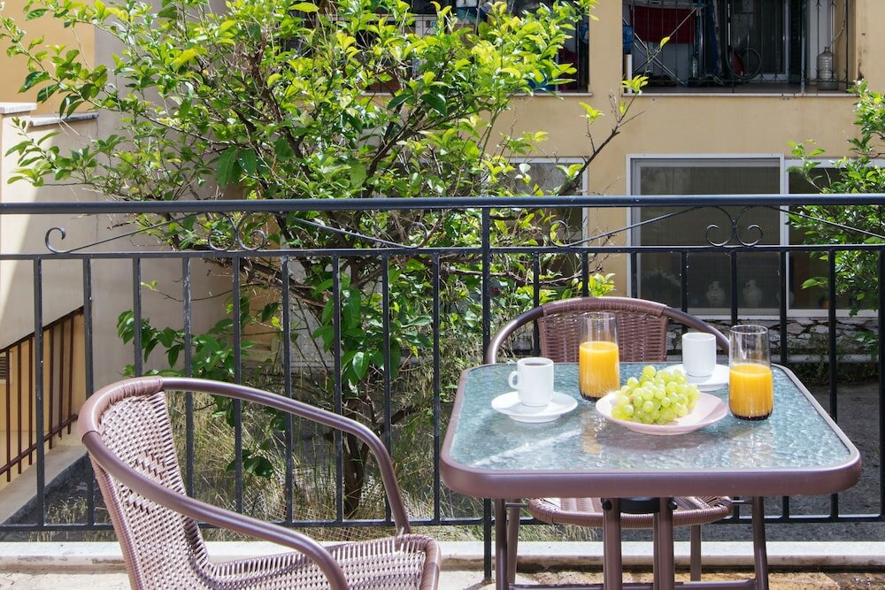 Фото Down Town Apartment by Corfuescapes