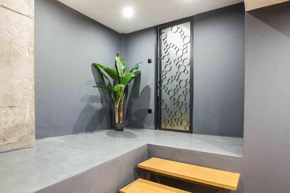 Фото Modern Industrial Apt In Neos Kosmos