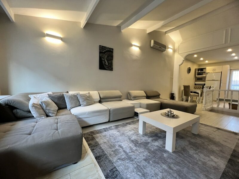 Апартаменты Sleek Flat Close to Osmanbey Metro Station в Шишли