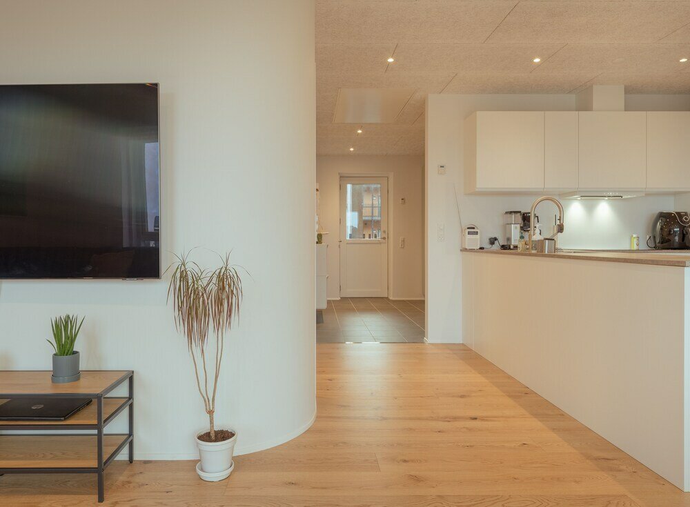 Фото Bright 2Br Apartment, Great View