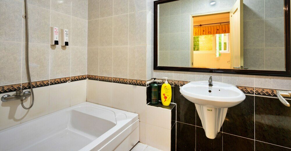 Фото Hanz Cosmos Central Hotel