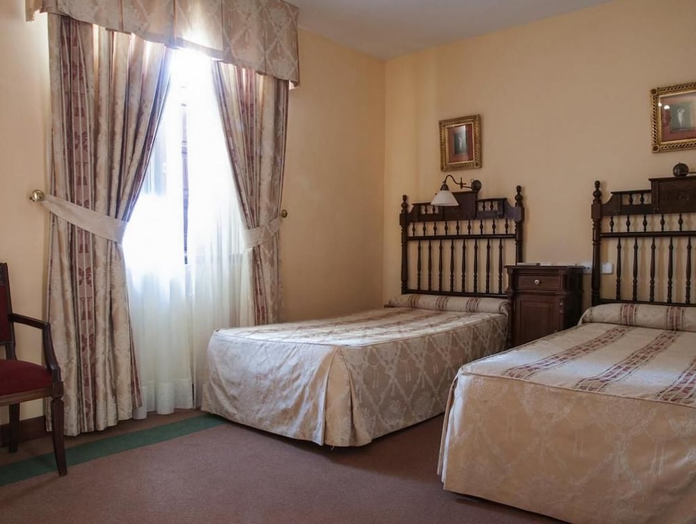 Фото Hotel Alvar Fañez