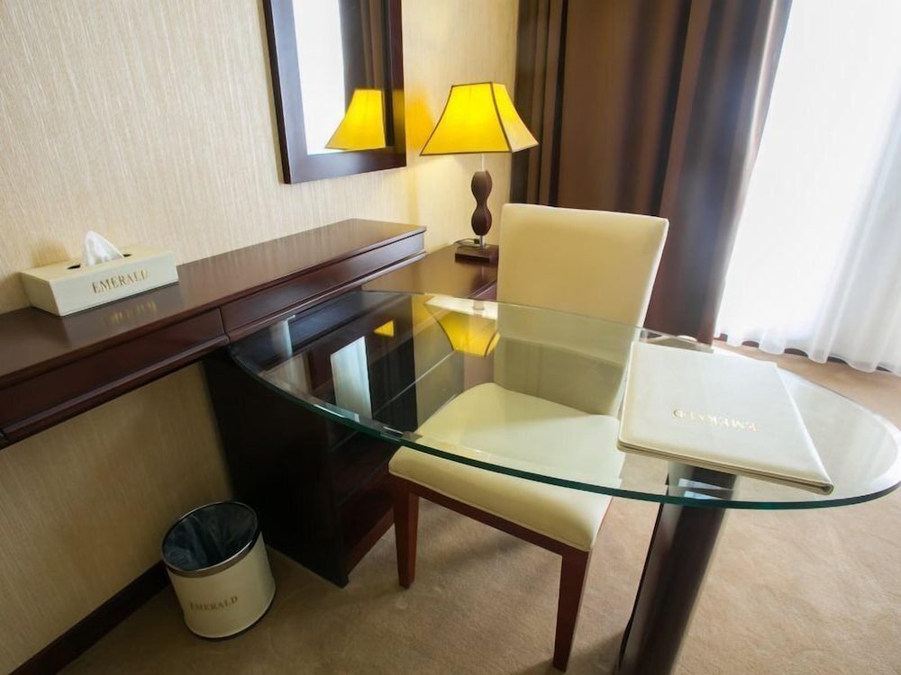 Фото Emerald Hotel